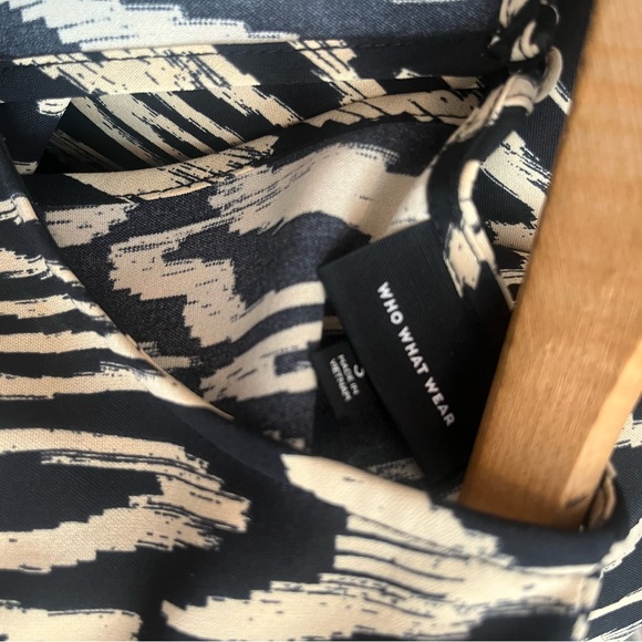 Who What Wear Printed Blouse. Size Small. Like new - Picture 2 of 4